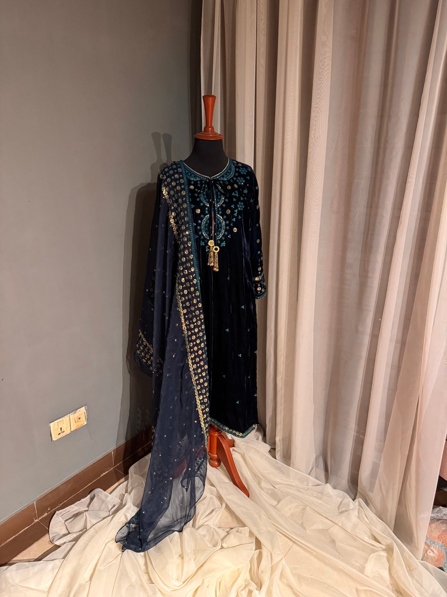 ZICN BLUE LUXURY VELVET COUTURE