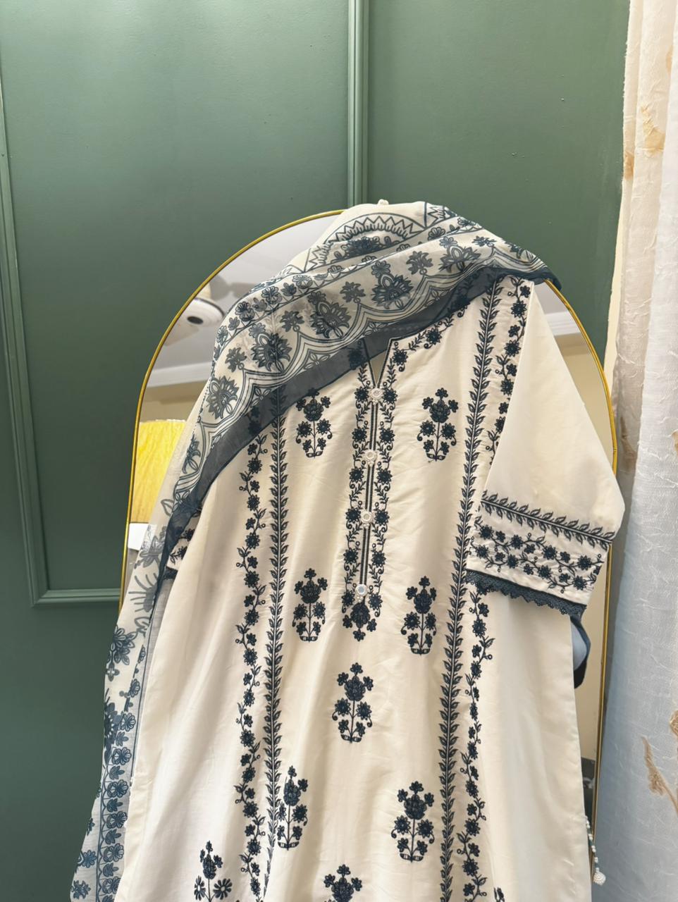 Offwhite Farshi 3pc Ready To Wear
