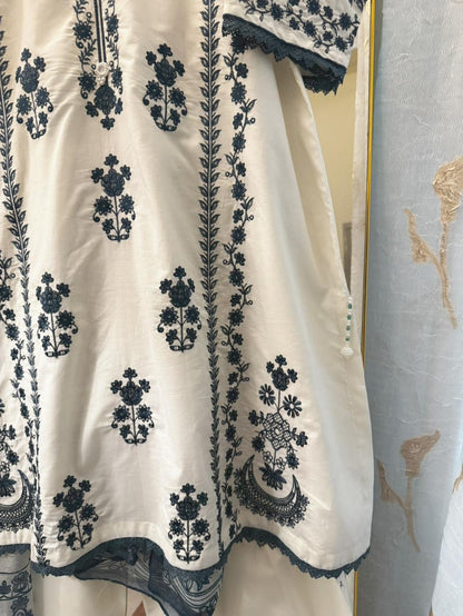 Offwhite Farshi 3pc Ready To Wear